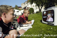 F&uuml;r den TV-Empfang im Freien muss es keine klobige R&ouml;hre sein. LG zaubert DVB-T auch auf das leichter zu transportierende Handy KB770